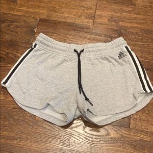 Adidas shorts S
